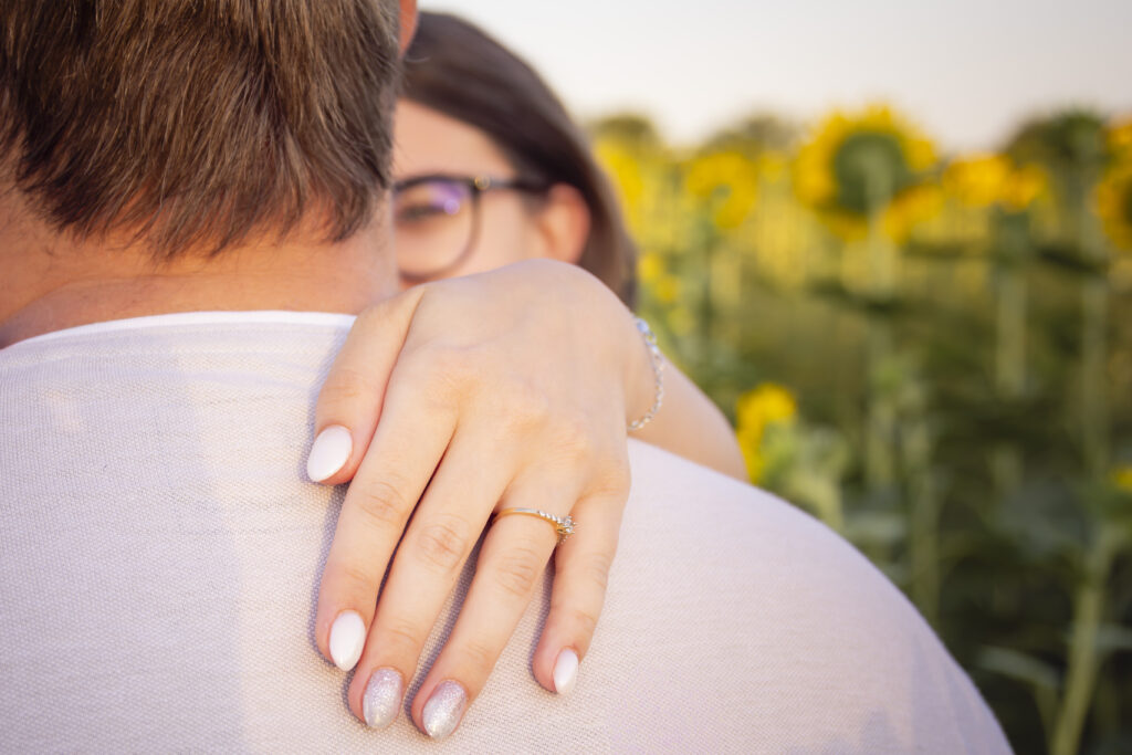 Mit Viselj az Eljegyzési Fotózáson? Stílus és Szín Ötletek